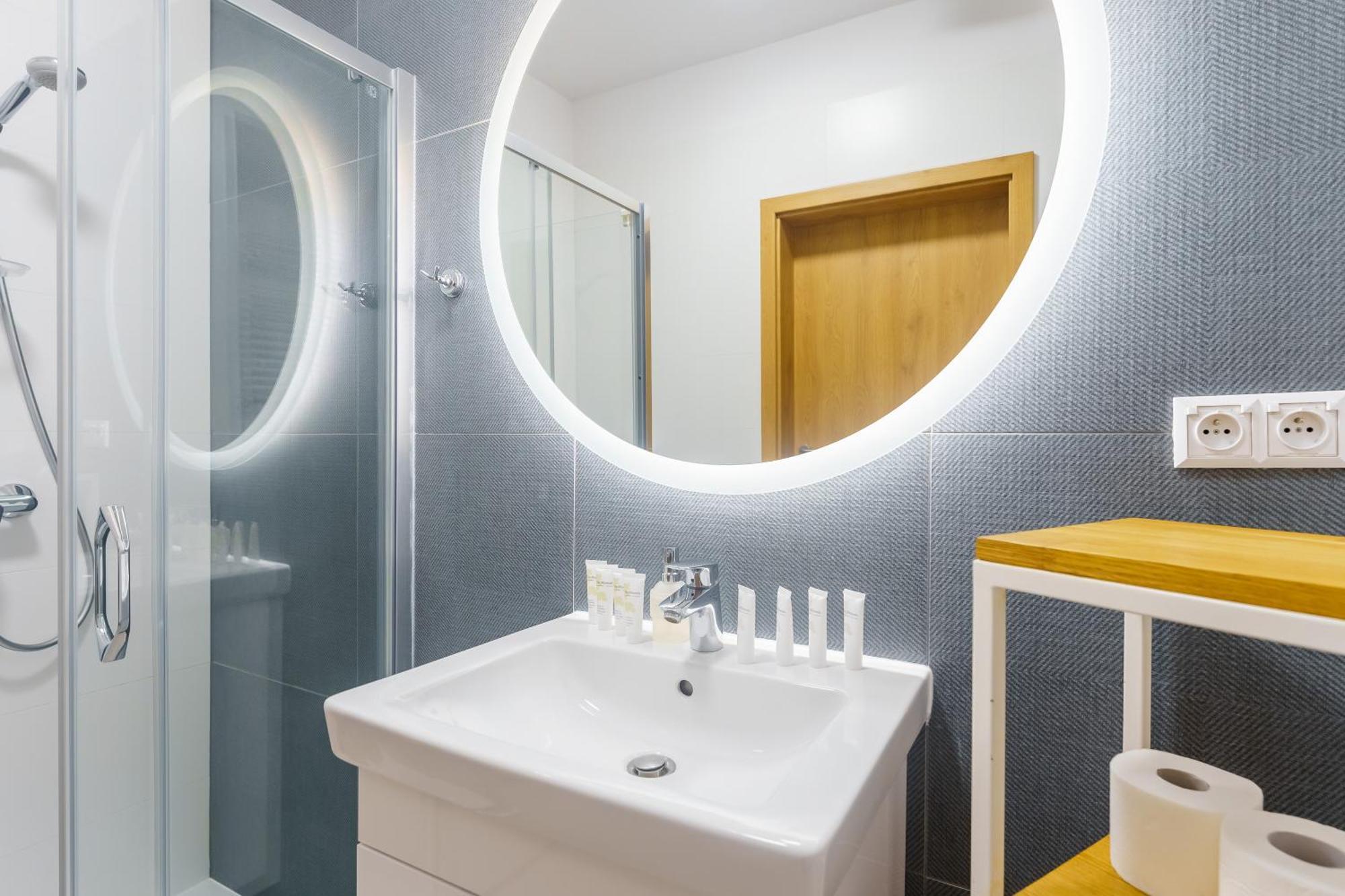 Aquamarina Prima Deluxe Studios With Sea View By Noclegi Renters Miedzyzdroje Kültér fotó