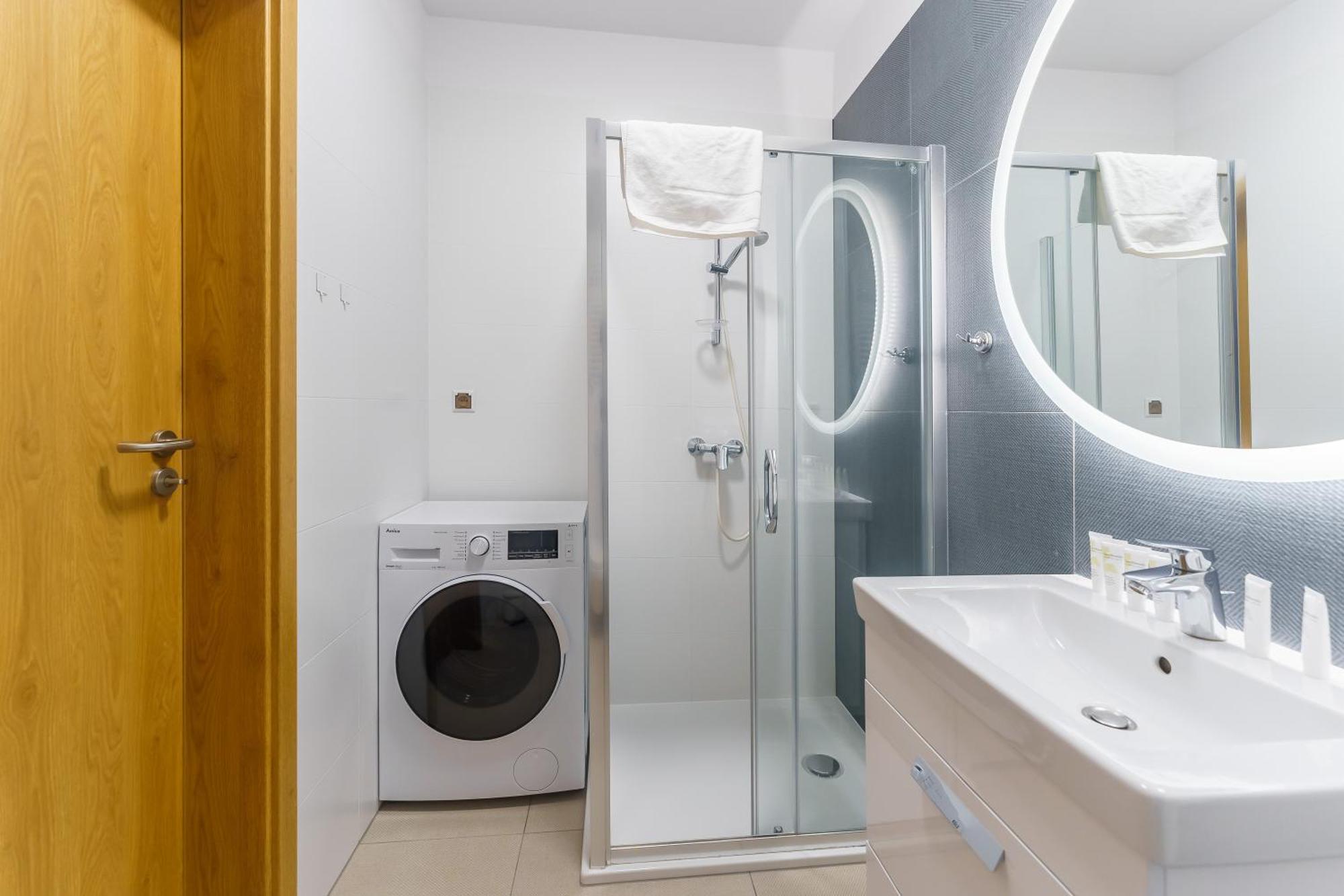 Aquamarina Prima Deluxe Studios With Sea View By Noclegi Renters Miedzyzdroje Kültér fotó
