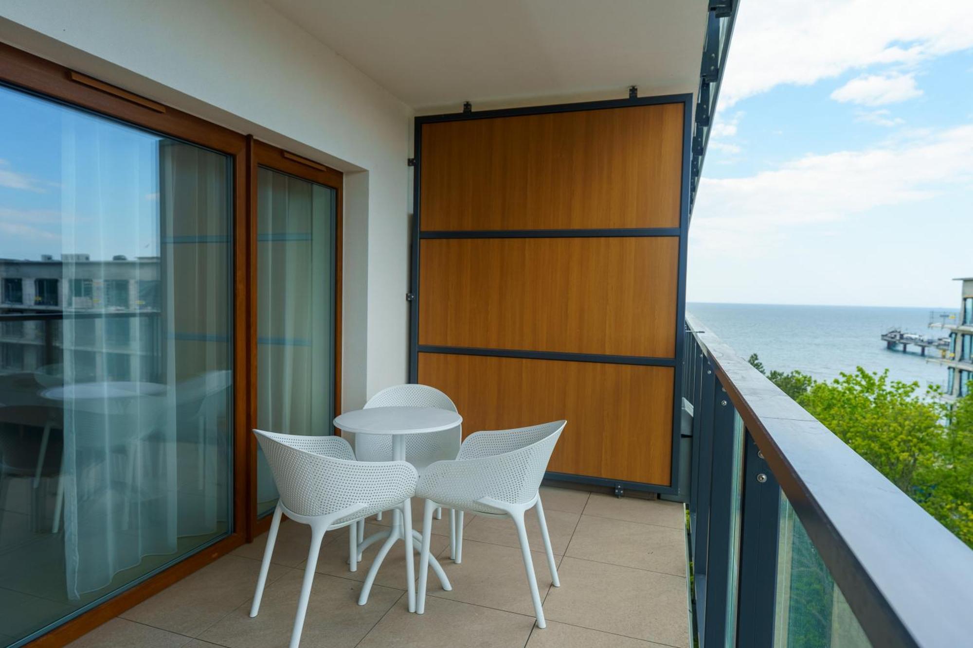 Aquamarina Prima Deluxe Studios With Sea View By Noclegi Renters Miedzyzdroje Kültér fotó