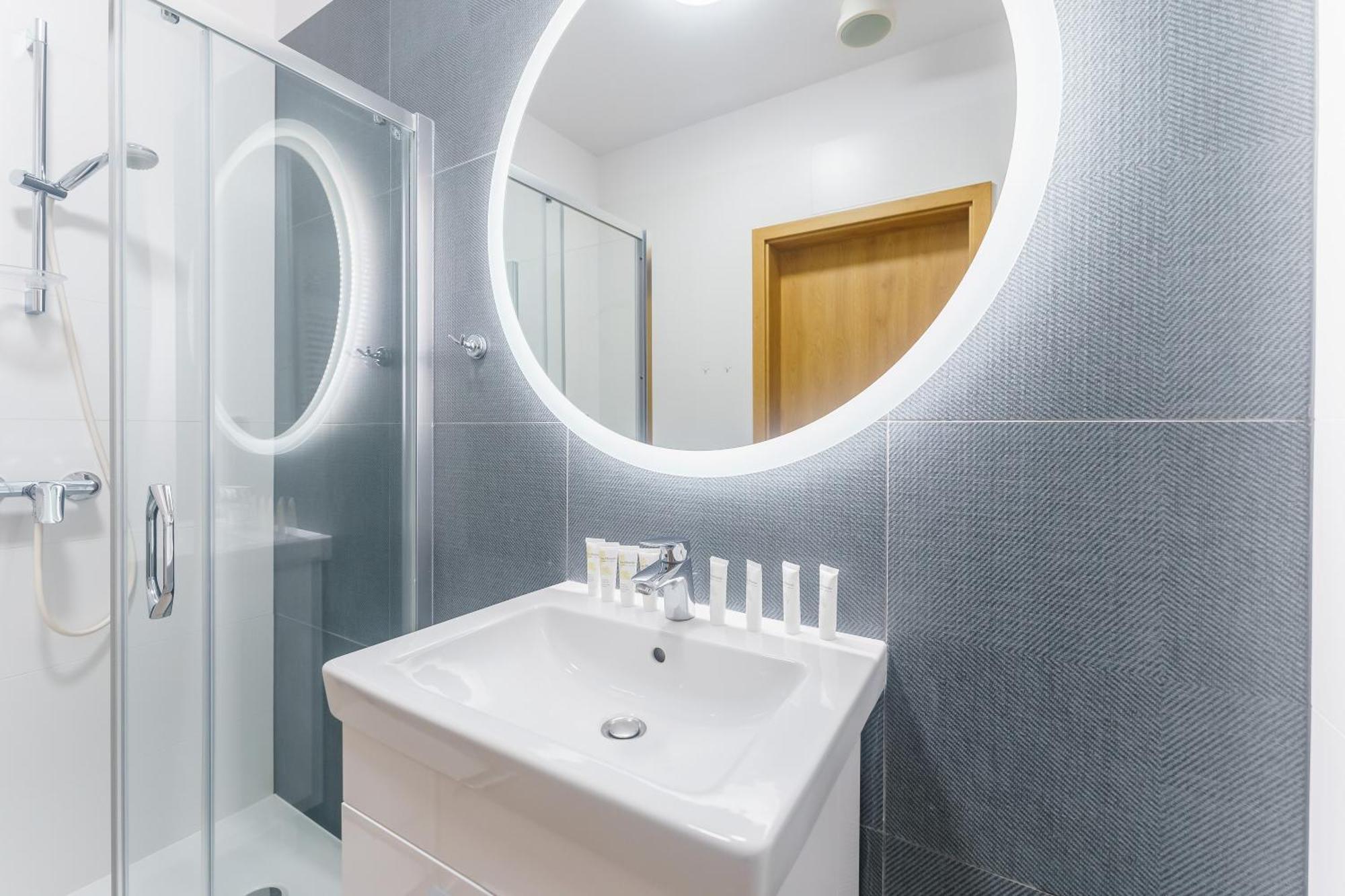 Aquamarina Prima Deluxe Studios With Sea View By Noclegi Renters Miedzyzdroje Kültér fotó